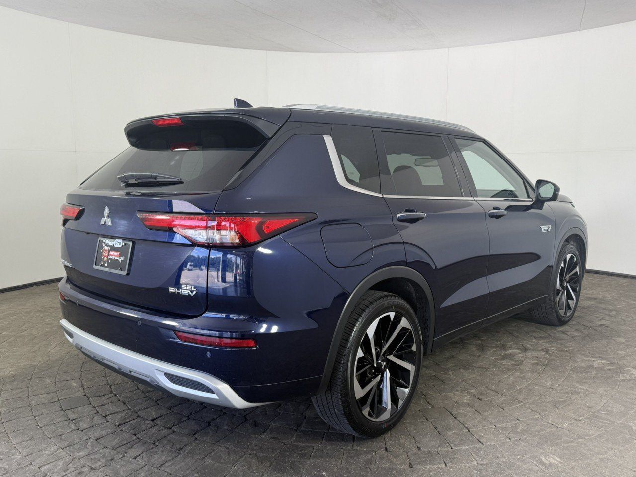 Used 2025 Mitsubishi Outlander SEL AWD/4WD image 9