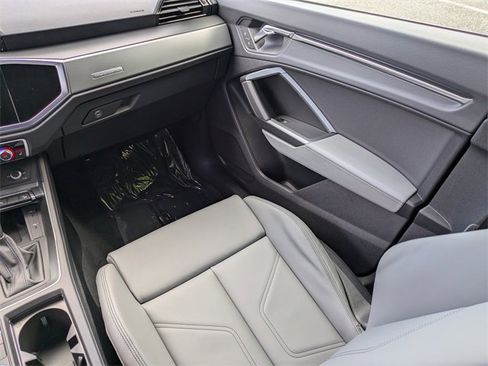 Used 2025 Audi Q3 2.0T Premium image 17