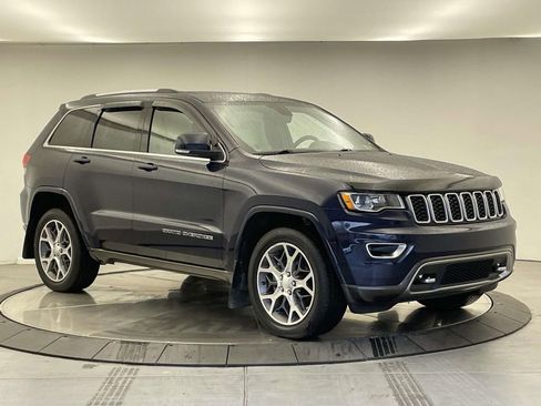 Used 2018 Jeep Grand Cherokee Limited image 9