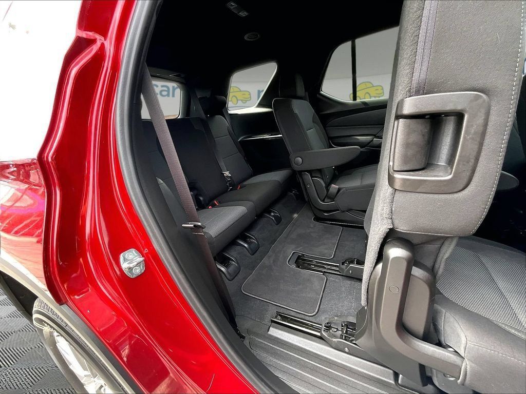 Used 2023 Chevrolet Traverse LT AWD/4WD image 16