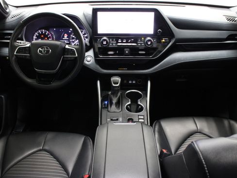 Used 2023 Toyota Highlander XSE FWD image 31