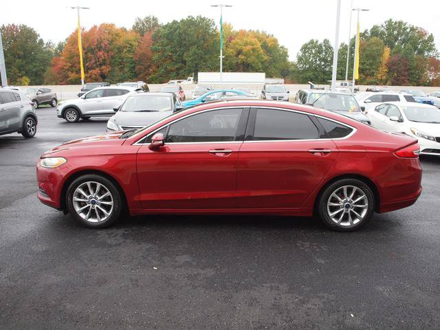 Used 2017 Ford Fusion SE w/ Fusion SE Technology Package FWD image 3