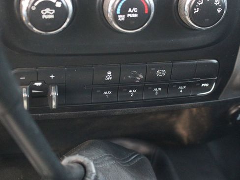 Used 2014 RAM 5500 Tradesman w/ Chrome Appearance Group AWD/4WD image 21