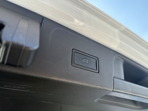 Used 2024 Volkswagen Atlas Peak Edition SE AWD/4WD image 27