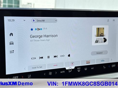 Used 2025 Ford Explorer ST image 31