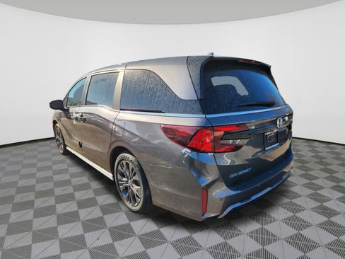New 2026 Honda Odyssey Touring image 3