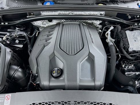 New 2026 Porsche Macan Base image 32