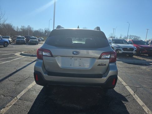 Used 2019 Subaru Outback 2.5i Premium image 14