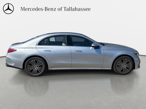 Used 2025 Mercedes-Benz E 350 4MATIC Sedan image 4