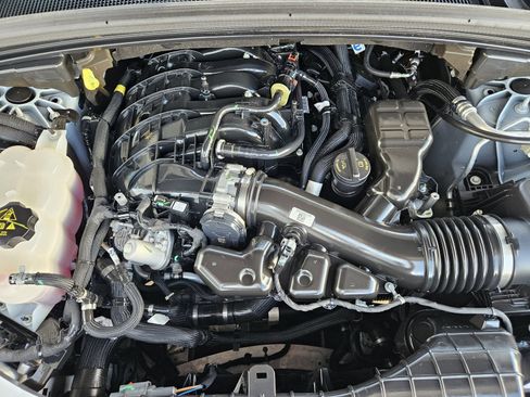 Used 2025 Jeep Grand Cherokee Limited RWD image 31