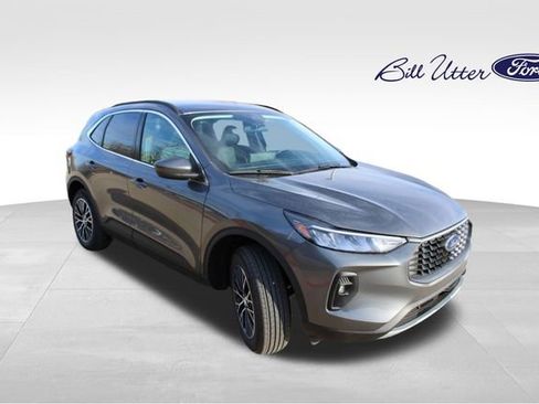 New 2025 Ford Escape SE image 2