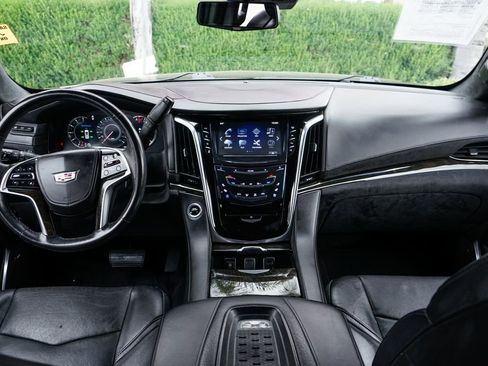 Used 2017 Cadillac Escalade ESV Platinum RWD image 33