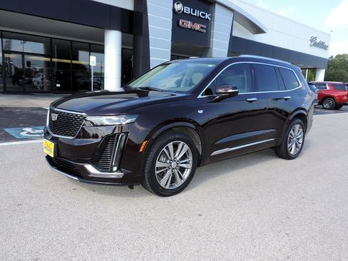 Used 2020 Cadillac XT6 Premium Luxury FWD image 1