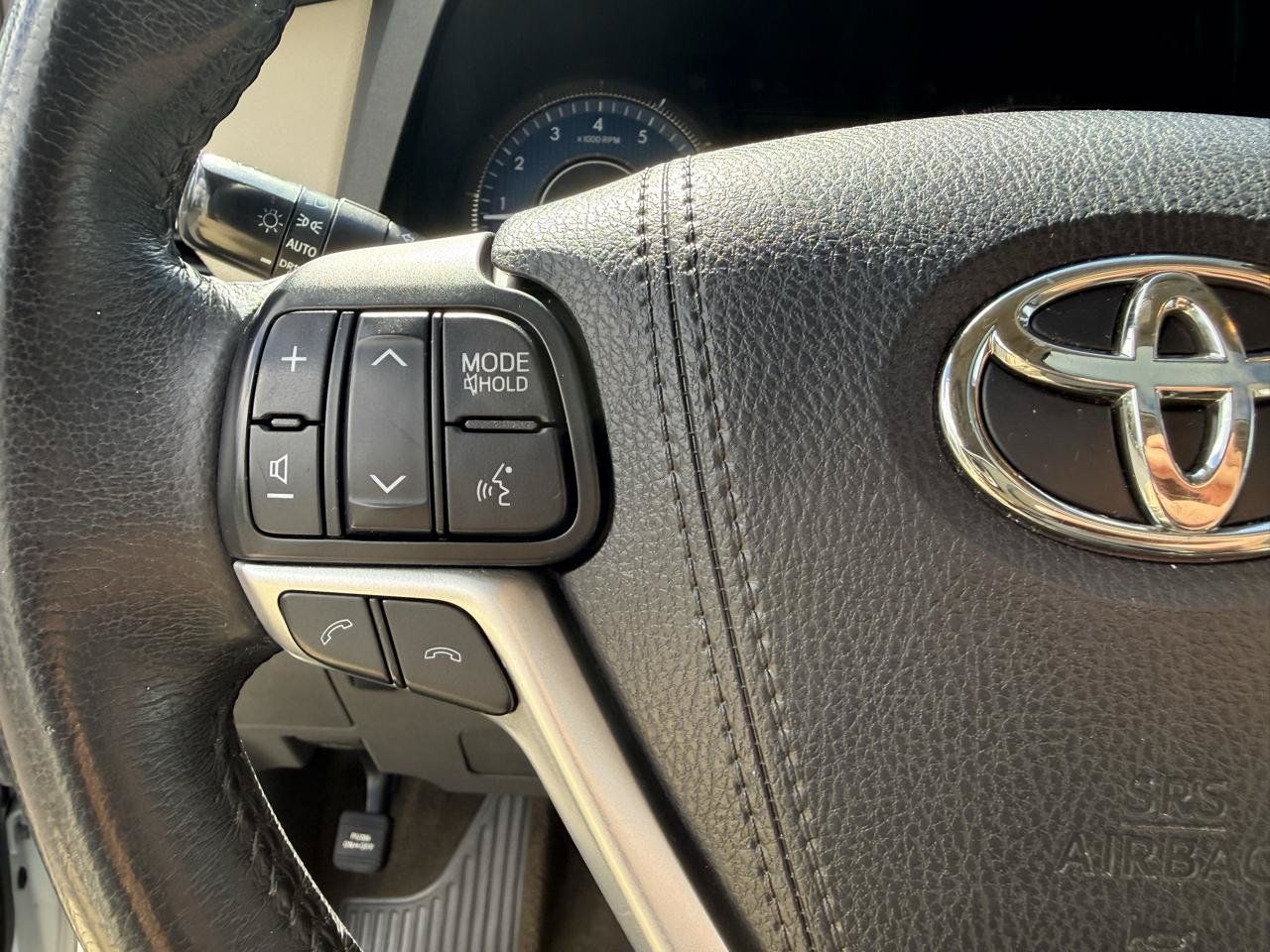 Used 2018 Toyota Sienna XLE w/ XLE Navigation Package FWD image 29