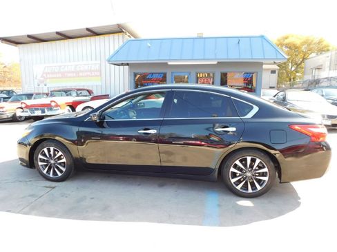 Used 2017 Nissan Altima 2.5 SV image 4