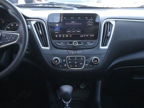 Used 2024 Chevrolet Malibu LT image 22