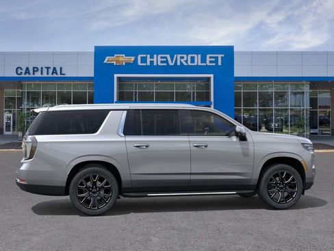 New 2026 Chevrolet Suburban LT AWD/4WD image 5