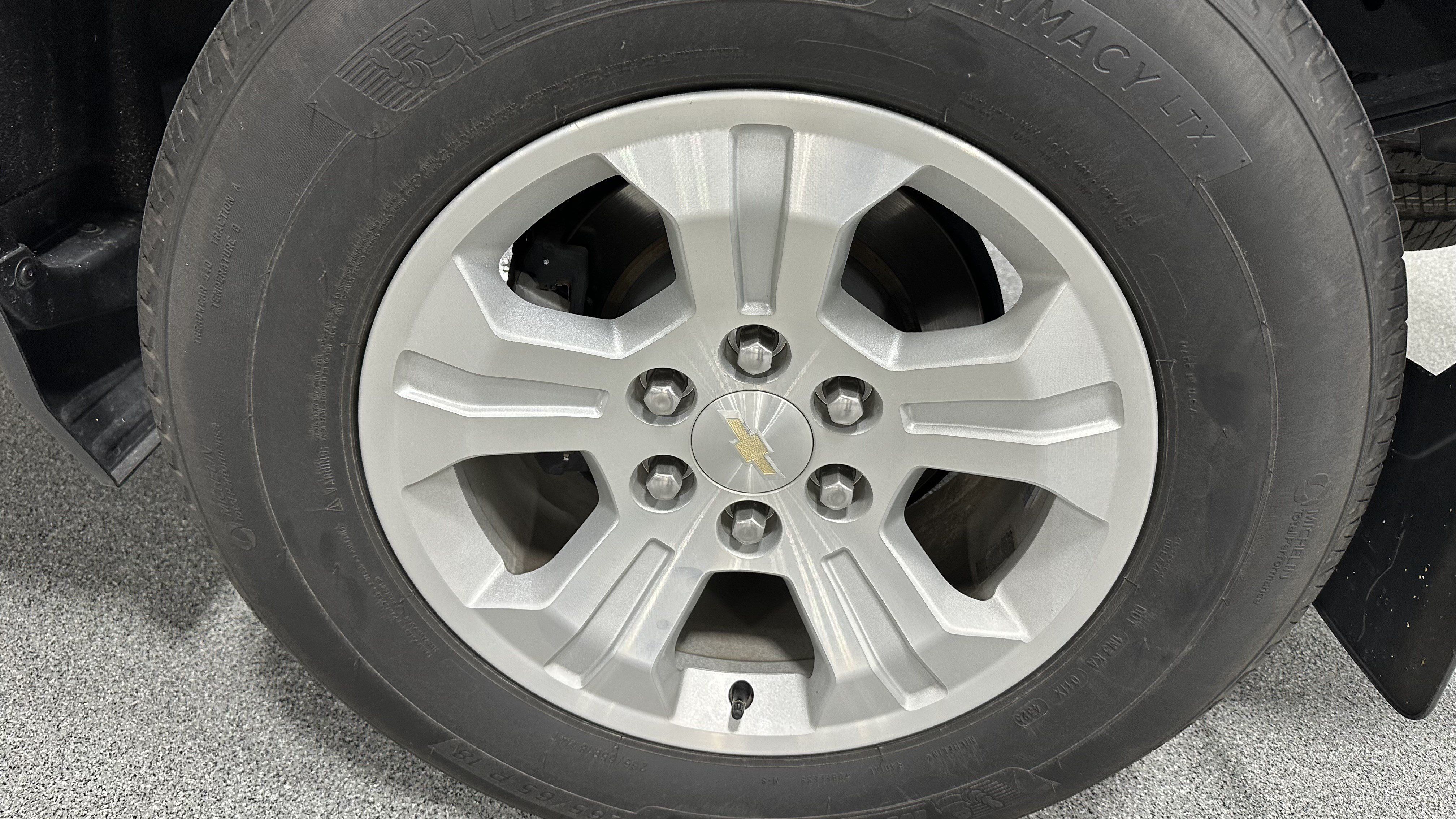 Used 2018 Chevrolet Silverado 1500 LT w/ LT Convenience Package AWD/4WD image 12