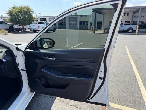 Used 2020 Nissan Altima 2.5 S FWD image 28