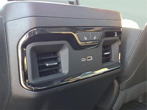 Used 2024 Chevrolet Silverado 2500 ZR2 w/ Technology Package image 24