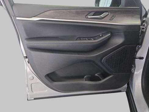 New 2025 Jeep Grand Cherokee Limited w/ Trailer Tow Package image 31