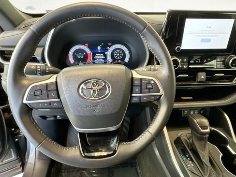 Used 2025 Toyota Highlander XSE AWD/4WD image 11