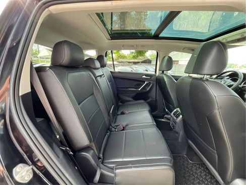 Used 2020 Volkswagen Tiguan SE image 24