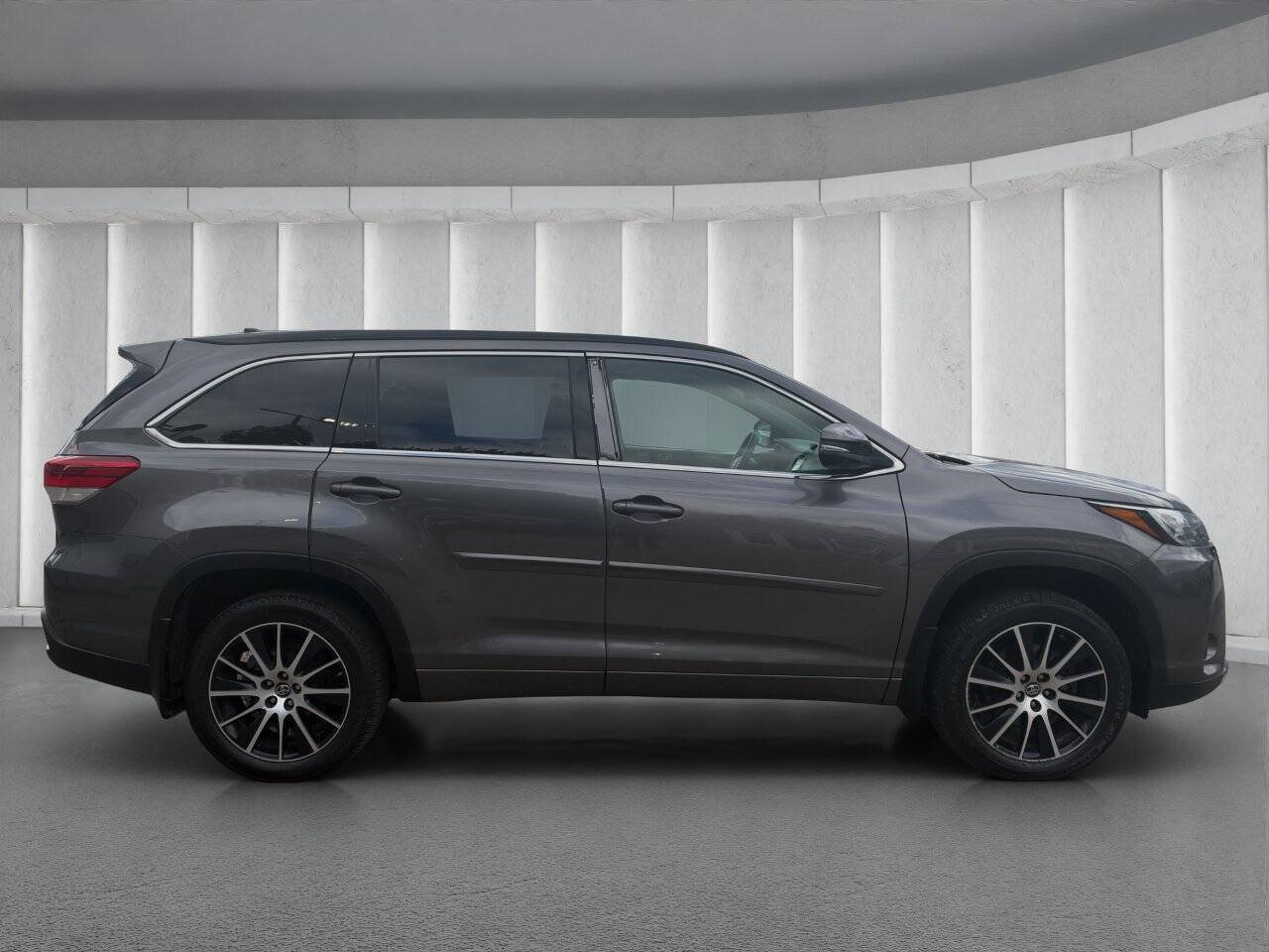 Used 2018 Toyota Highlander SE AWD/4WD image 6