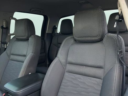 Used 2024 Nissan Frontier SV w/ SV Convenience Package image 14