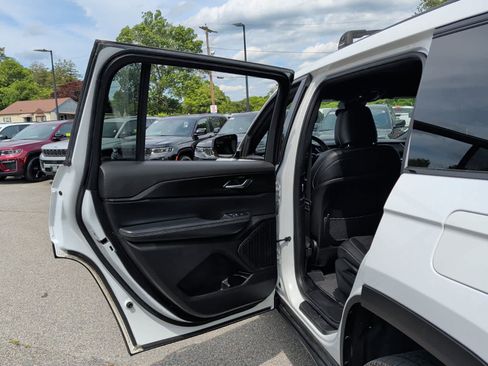 Used 2023 Jeep Grand Cherokee L Laredo AWD/4WD image 29