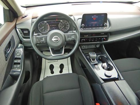 Used 2023 Nissan Rogue S AWD/4WD image 2
