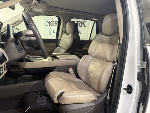 Used 2022 Lincoln Navigator L Reserve image 9