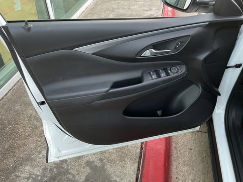 Used 2025 Buick Envista Preferred image 13