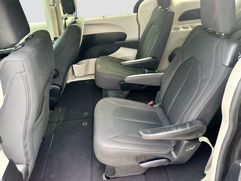 Used 2019 Chrysler Pacifica Touring Plus w/ Advanced Safetytec Group FWD image 24
