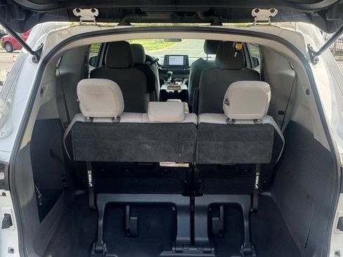 Used 2022 Toyota Sienna LE FWD image 9