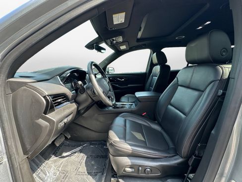 Used 2023 Chevrolet Traverse RS AWD/4WD image 10