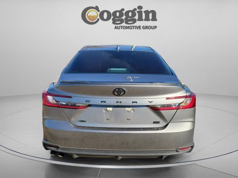 Used 2025 Toyota Camry SE image 5