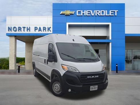 Used 2024 RAM ProMaster 2500 w/ Convenience Group FWD image 1
