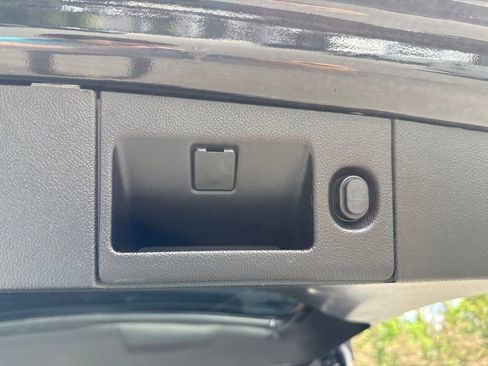 Used 2017 GMC Yukon SLT AWD/4WD image 53