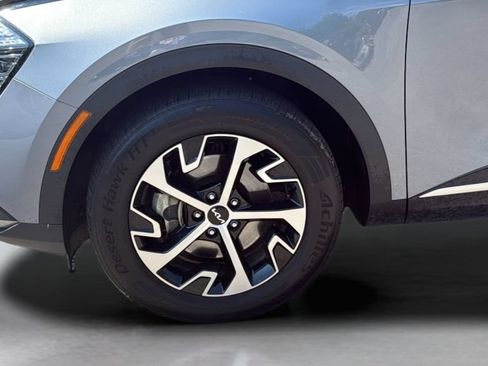 Used 2025 Kia Sportage EX FWD image 17