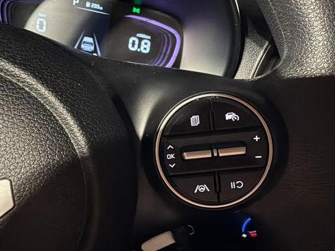 Used 2025 Kia Soul LX w/ LX Technology Package FWD image 17