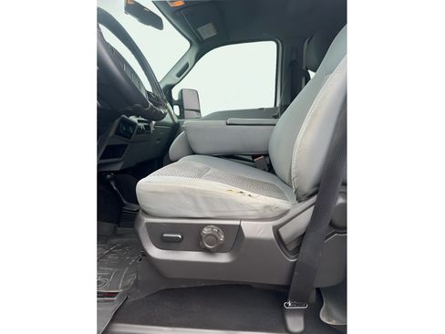 Used 2016 Ford F250 XLT w/ XLT Premium Package AWD/4WD image 10