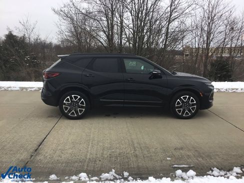 Used 2025 Chevrolet Blazer RS image 2