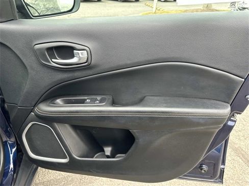 Certified 2019 Jeep Compass Latitude image 8