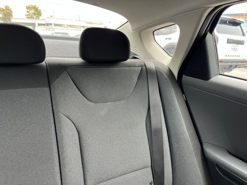 Used 2025 Kia K4 LXS image 38