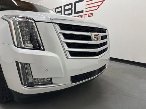 Used 2016 Cadillac Escalade Premium RWD image 2