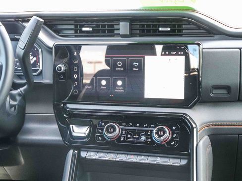 Used 2025 GMC Sierra 2500 AT4 w/ AT4 Premium Plus Package AWD/4WD image 13