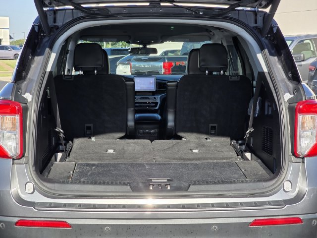 Certified 2022 Ford Explorer XLT w/ Equipment Group 202A RWD image 30