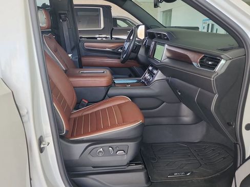 Certified 2024 GMC Yukon Denali Ultimate w/ LPO, Floor Liner Package AWD/4WD image 28
