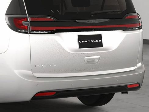 New 2024 Chrysler Pacifica Touring-L image 16